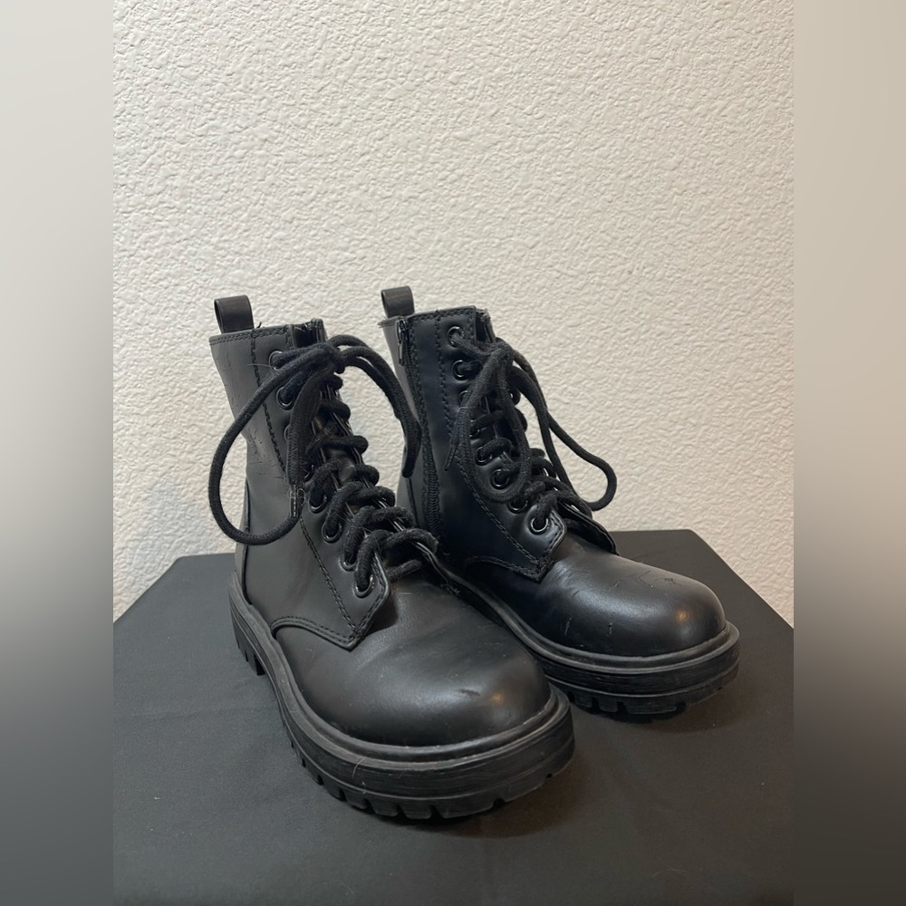 Soda Women’s Combat Boots in Size 6